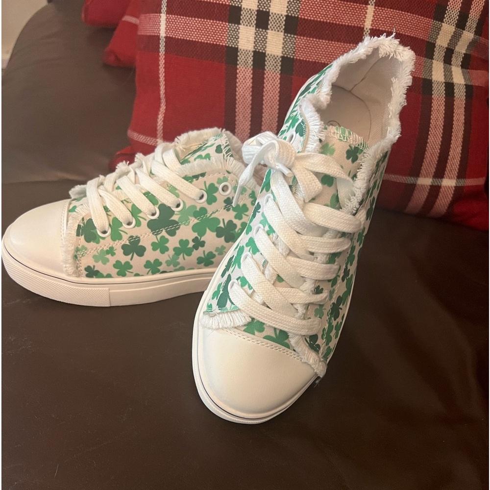 Shamrock sneakers 8.5